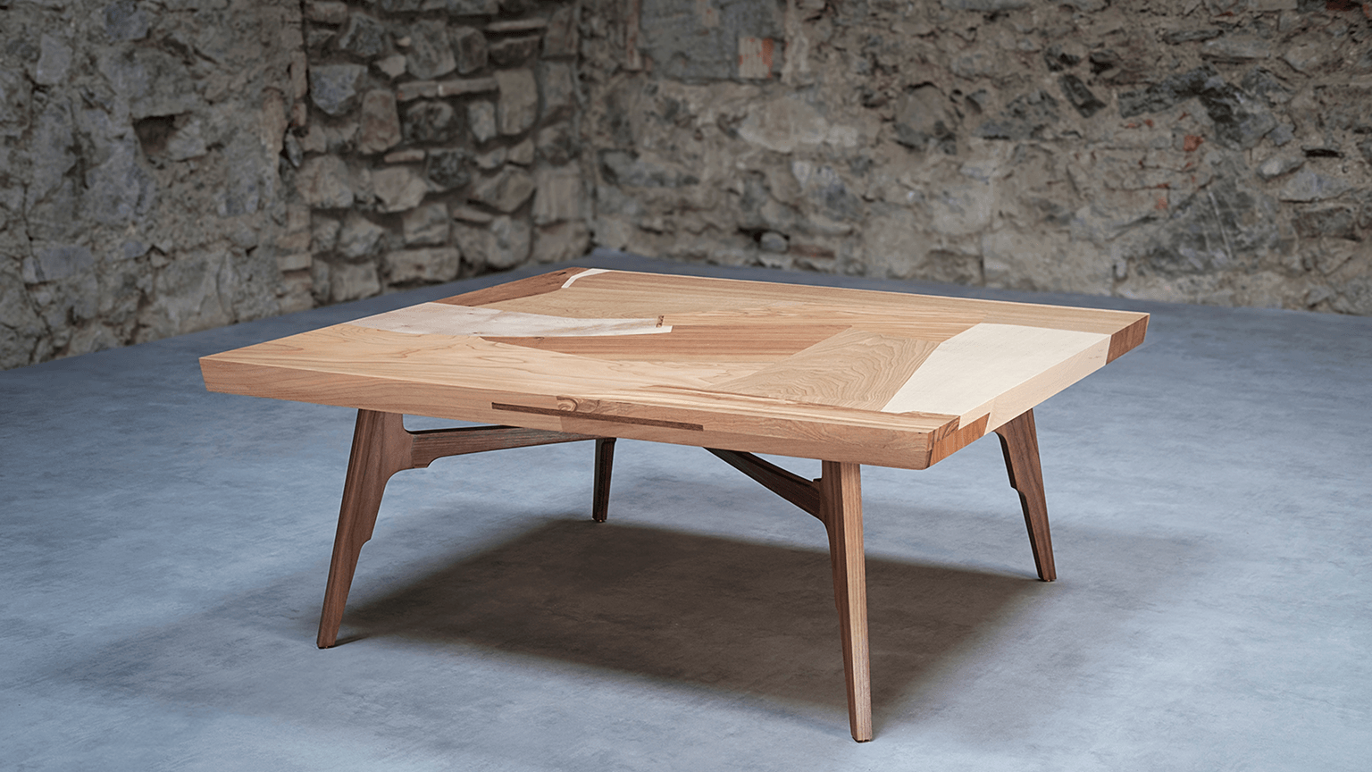 Round coffee table